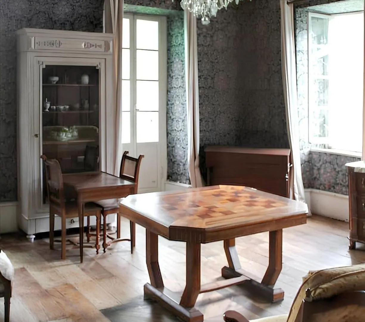 Maison Familiale Chaleureuse A Augirein Avec Grand Jardin.
