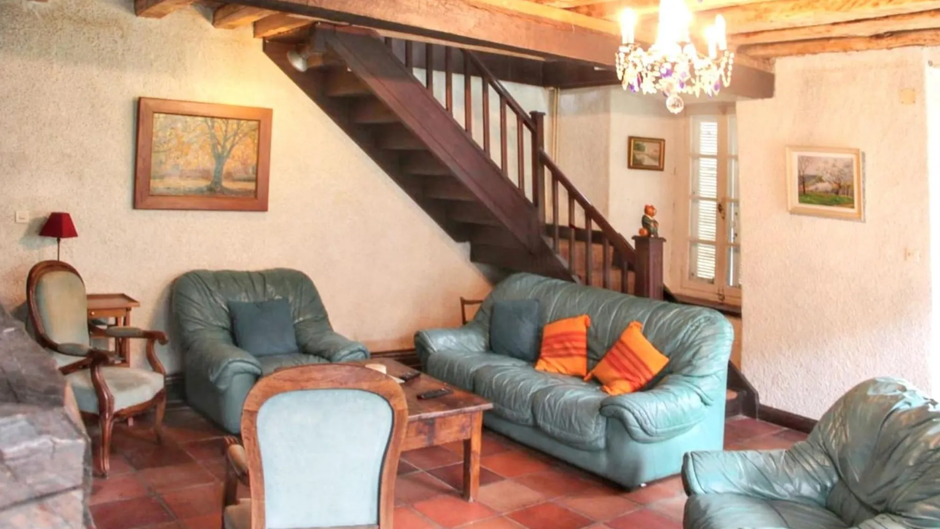 Maison Familiale Chaleureuse A Augirein Avec Grand Jardin. France