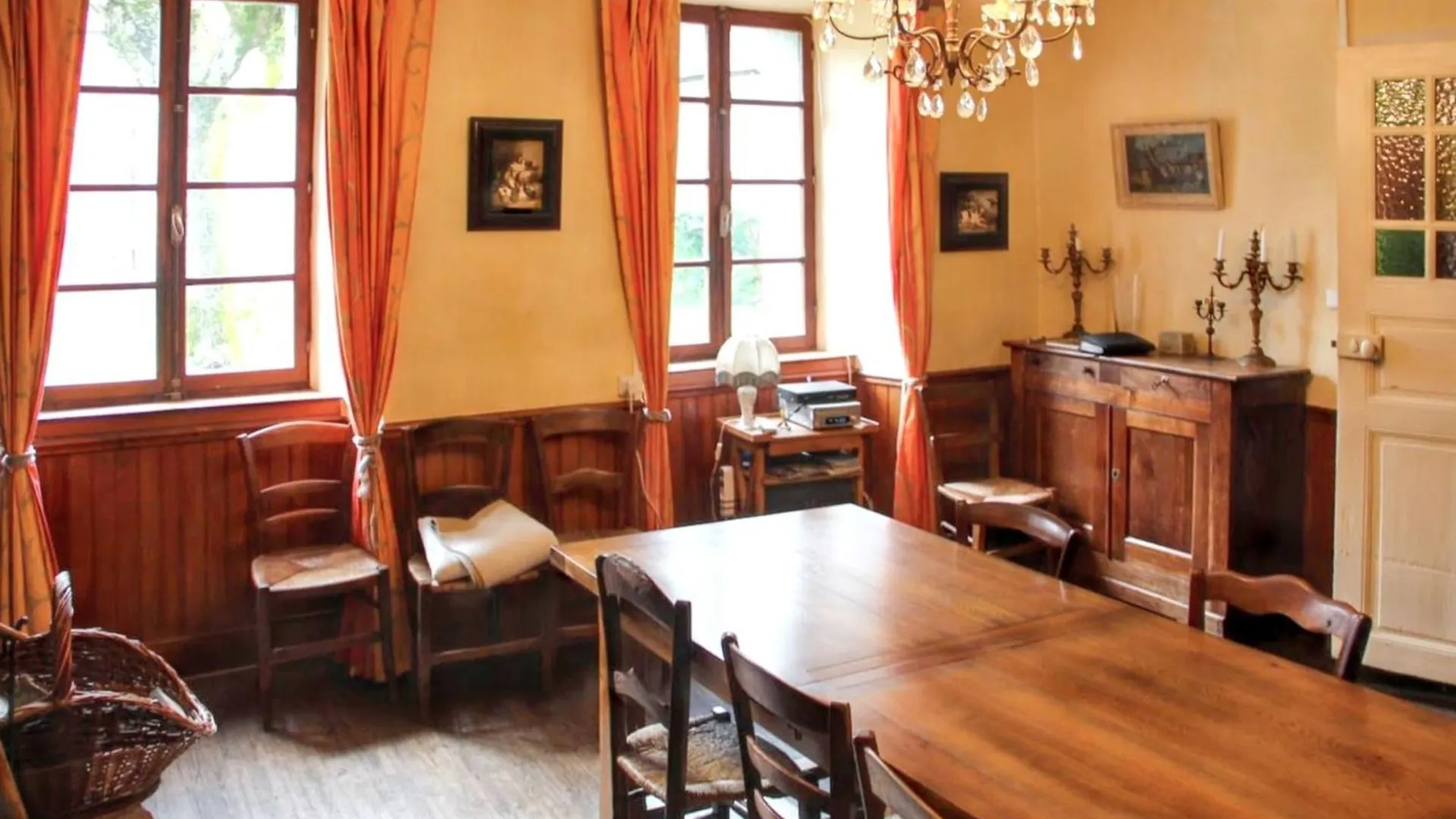 Holiday home Maison Familiale Chaleureuse A Augirein Avec Grand Jardin.