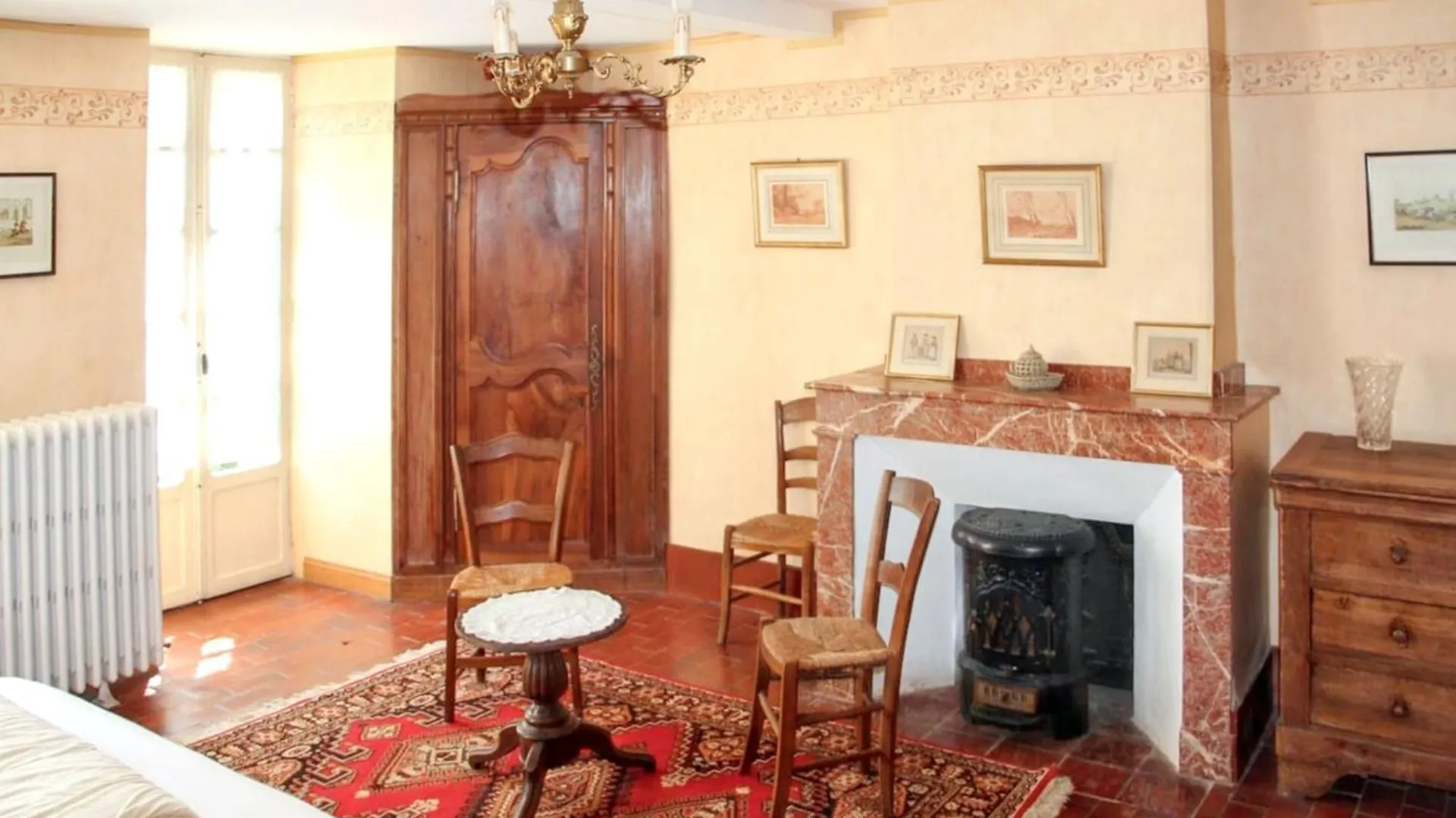 Maison Familiale Chaleureuse A Augirein Avec Grand Jardin.